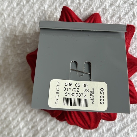 NIB Poinsettia velvet pin with beaded center, perfect for holidays! - Picture 2 of 6